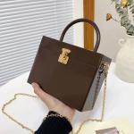 Trunk-style handbag