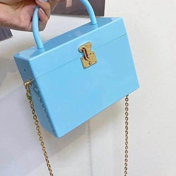 Trunk-style handbag
