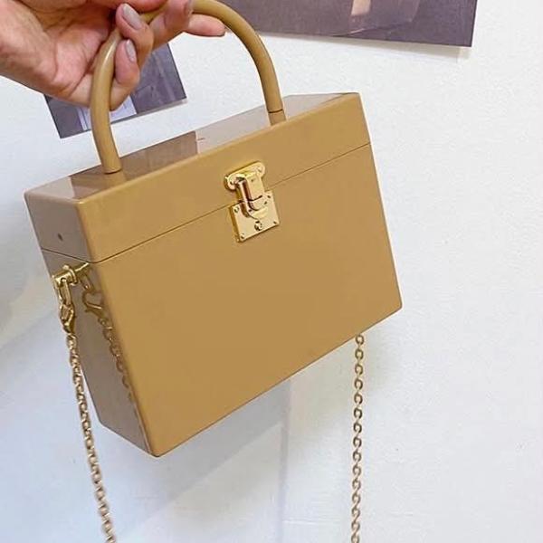 Trunk-style handbag